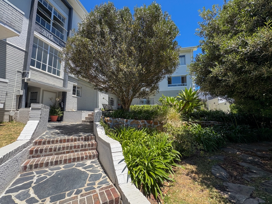 2 Bedroom Property for Sale in Vredehoek Western Cape